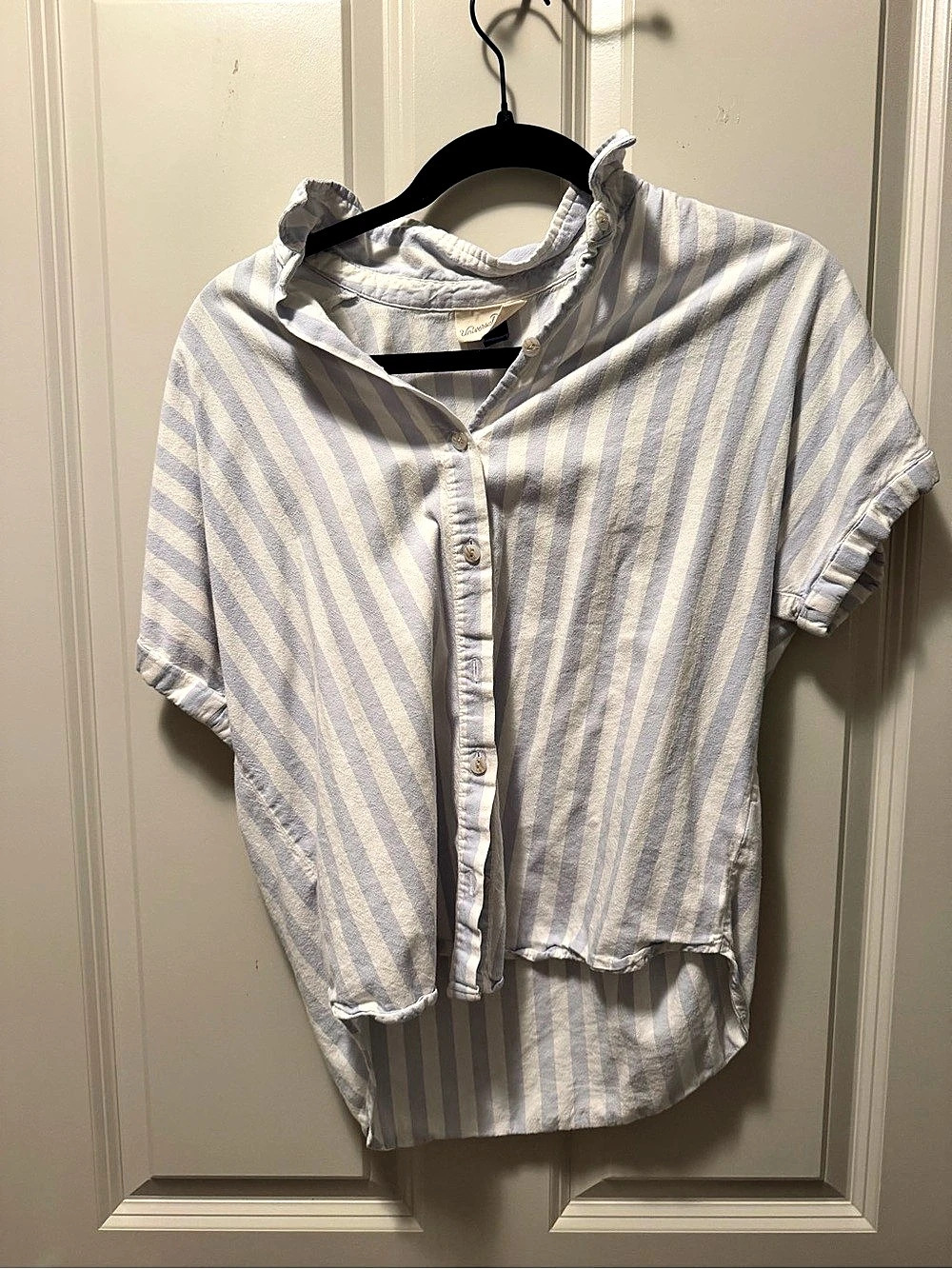 Universal Thread Striped Button Down Shirt in Blue & White Size Small Like N
